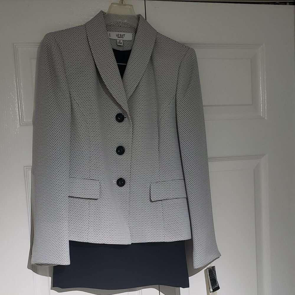 Le Suit Essentials 4P